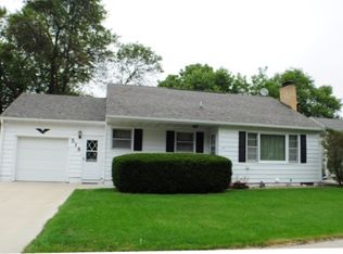 518 E Prospect St, Manchester, IA 52057
