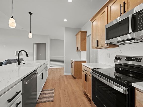4th image of 1550 Parker Ct