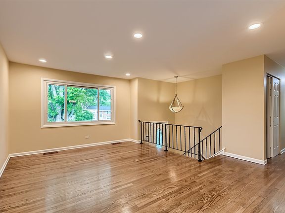 4th image of 509 Barbara Ct S