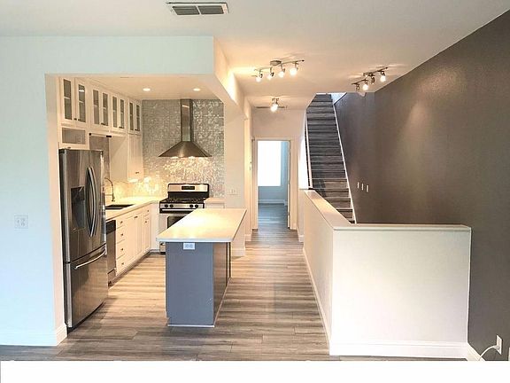 2nd image of 406 Harriet Ln