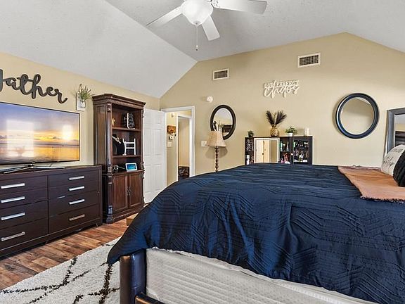 4th image of 20 Pecos Pl