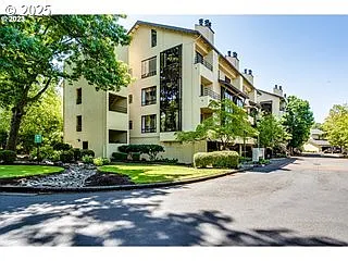 642 Wimbledon Ct photo 1