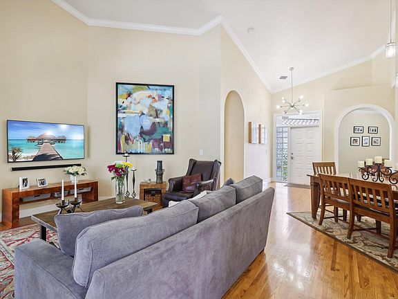 5th image of 10044 Lexington Circle N