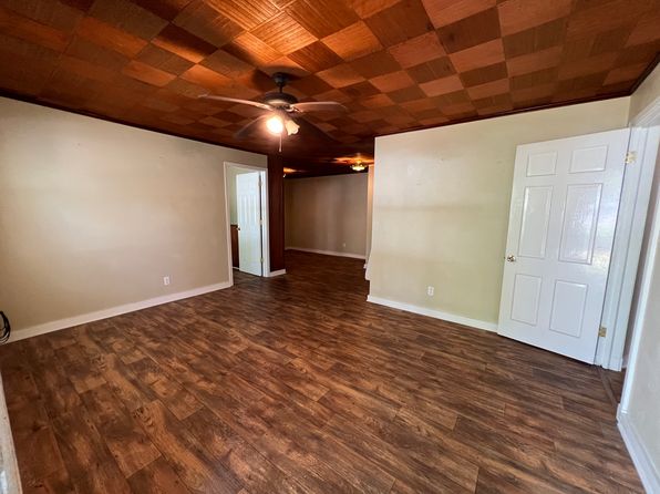 3 S Circle Dr