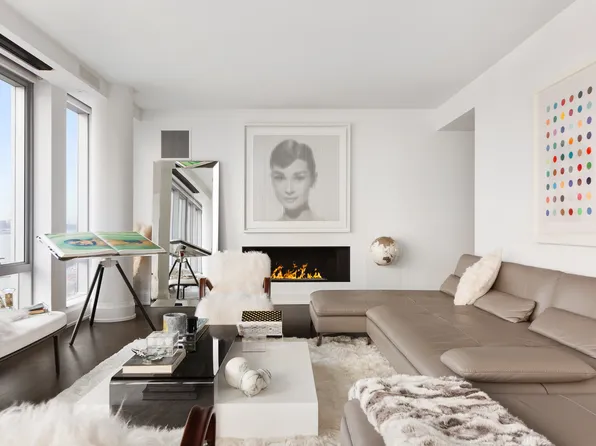 50 Riverside Boulevard image 3 of 20