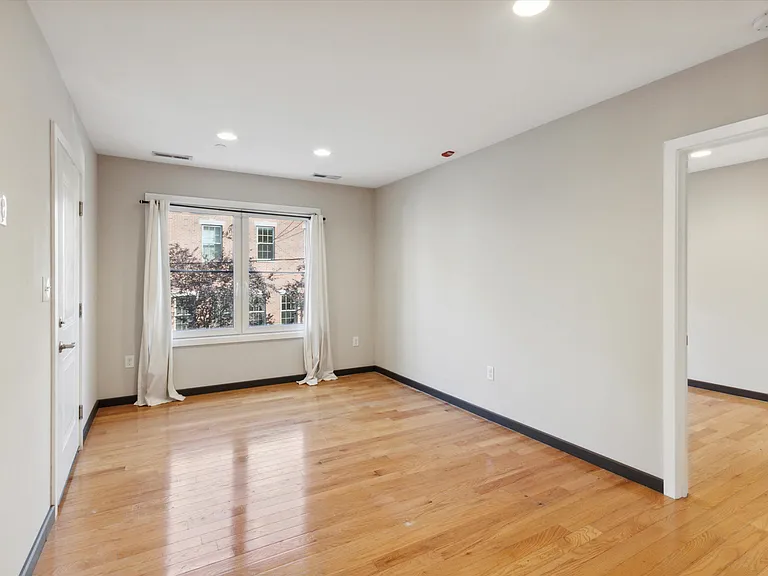 1819 Ginnodo St #CC — Photo 4