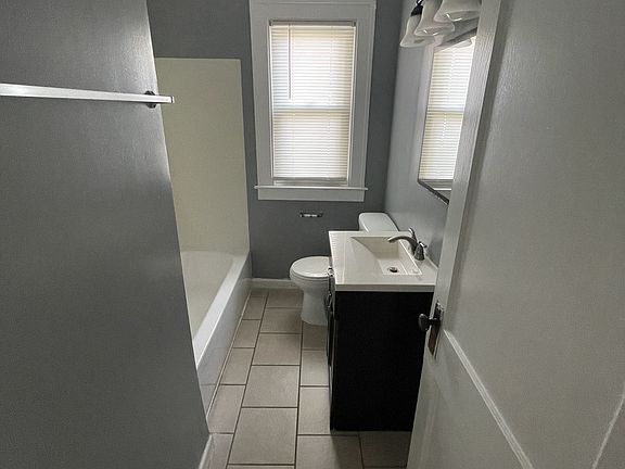 4th image of 1610 Fort Park Blvd #2