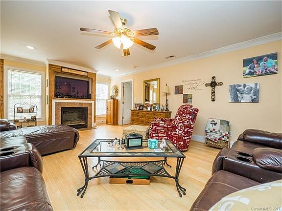 3rd image of 103 Park Vista Dr