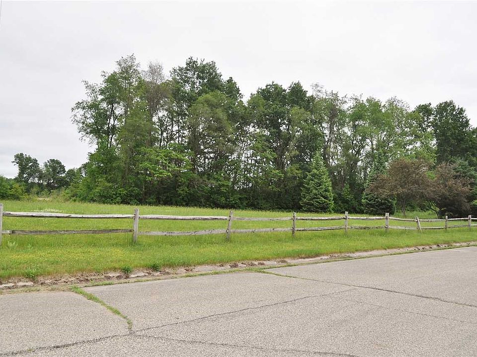 1st image of 104 Hickory Cir