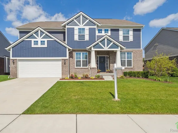 17929 Hogan Dr, Macomb, MI 48042