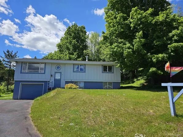 1209 8th Ave, Houghton, MI 49931