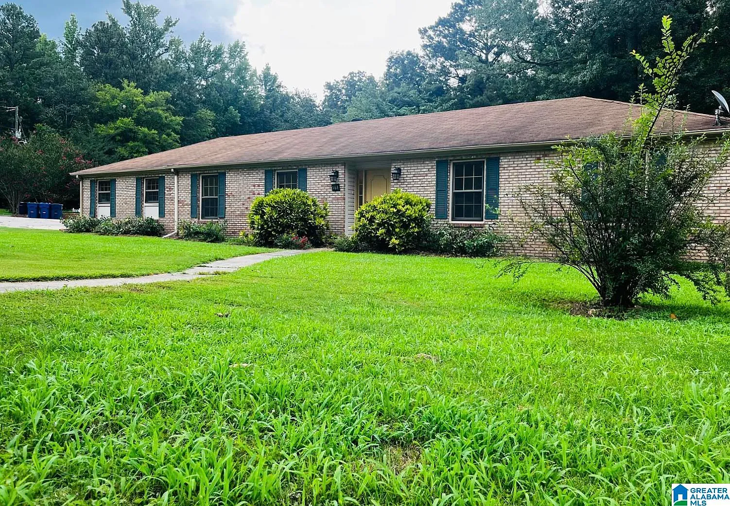 3 bed, 2.5 bath, 1900 sqft, $1,900 — Photo 1