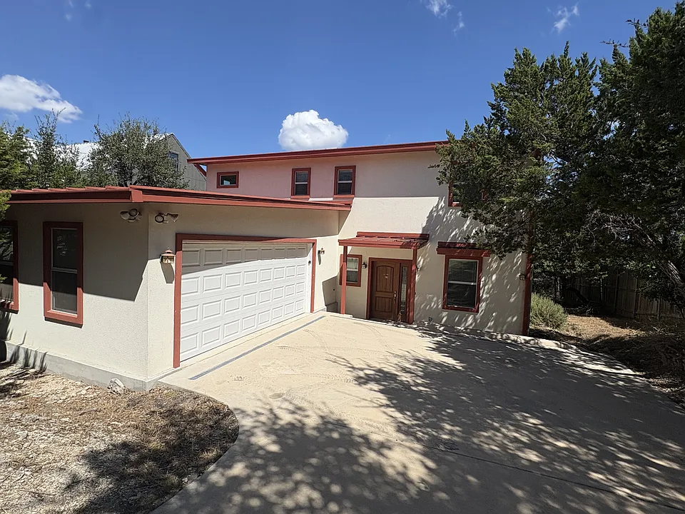 841 Scenic Cir
