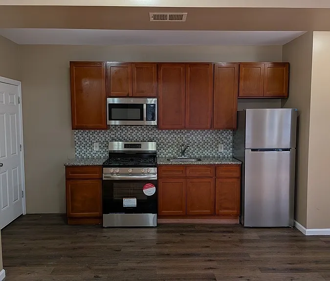 39 N Burnett St — Photo 3