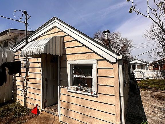 5th image of 4330 Beck Ave