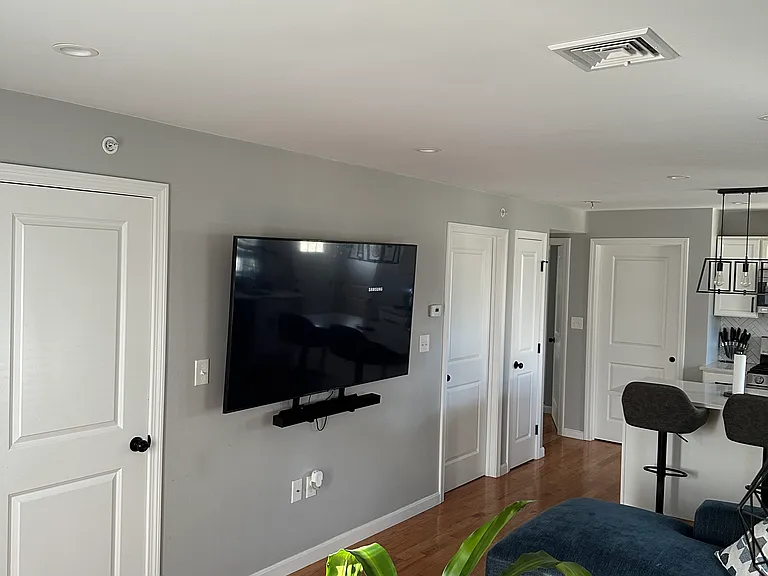 47 Leavitt St #3 — Photo 1