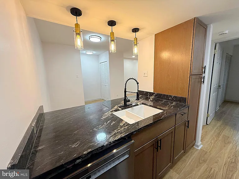 150 Berwick Pl #22A — Photo 7