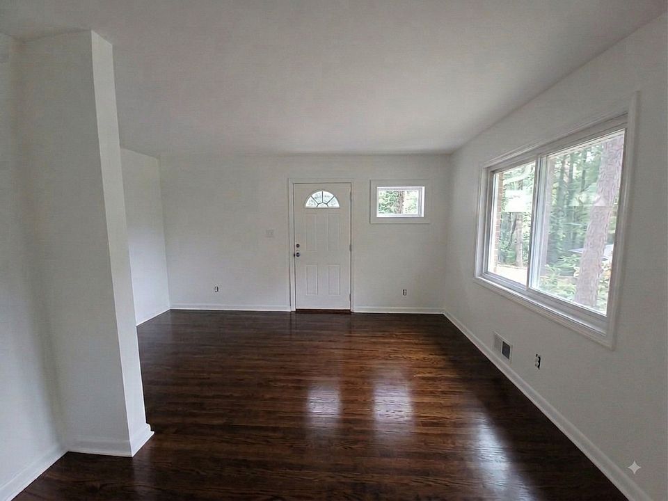 Living Room / Front Door