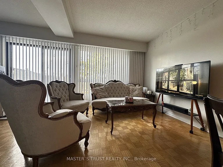 78 Castlebury Cres #8 — Photo 2