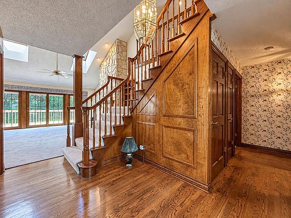 4th image of 3970 St Andrew COURT #B