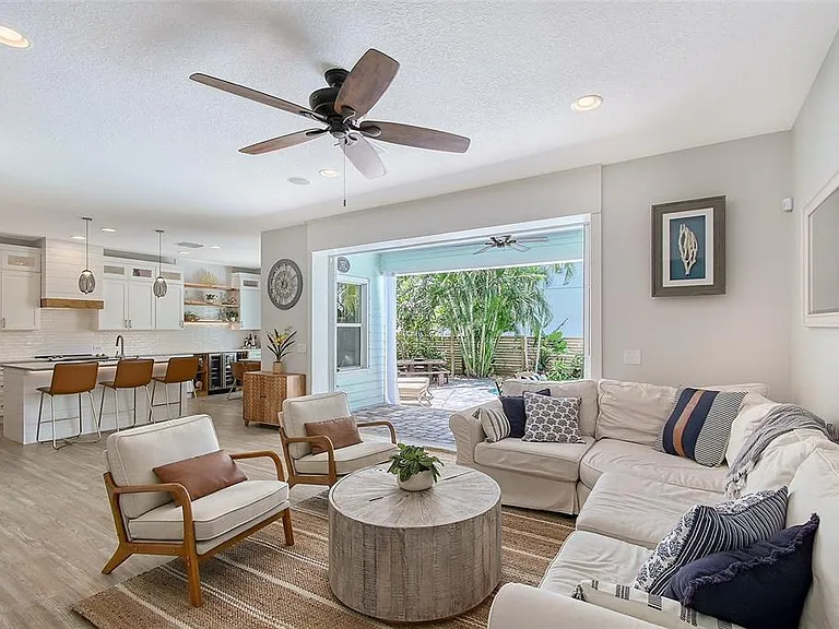 1738 Siesta Dr — Photo 1