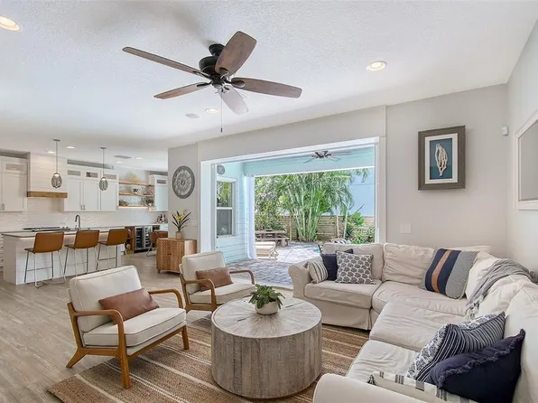 1738 Siesta Dr, Sarasota, FL 34239