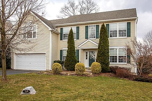 2nd image of 219 Meetinghouse Ln