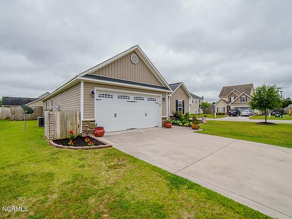 3rd image of 200 Mariposa Ct