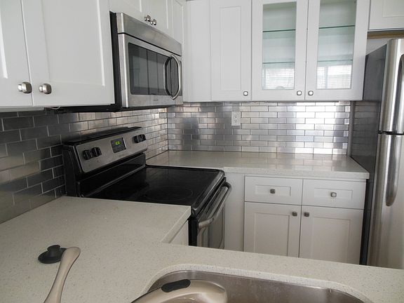4th image of 700 Executive Center Dr #29-3-29