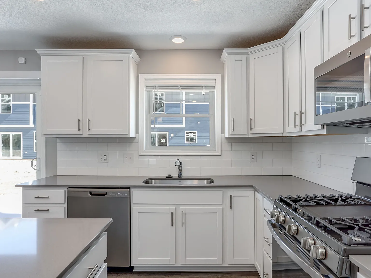 3 bed, 2.5 bath, 1804 sqft, $2,675 — Photo 2