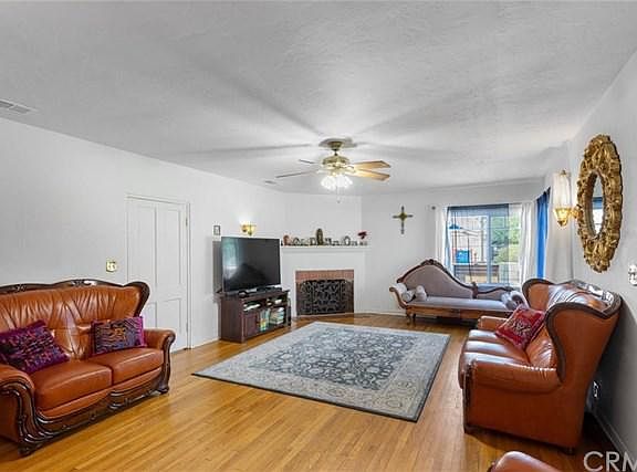 3rd image of 1616 E Villa St
