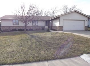 3123 Rolling Ridge Dr, Waukesha, WI 53188