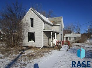 422 E 4th St, Canton, SD 57013