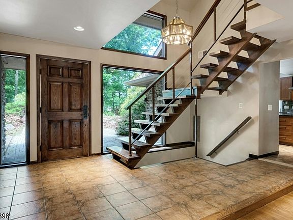 3rd image of 737 Ridge Rd