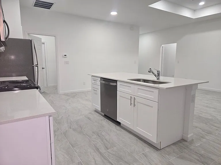 444 Genoa Ave S — Photo 15