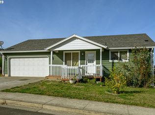 625 N 1st St, Carlton, OR 97111