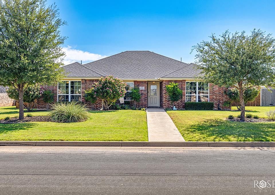 1st image of 4926 Red Oak Ln