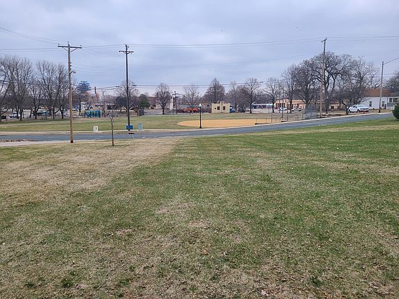 4th image of 306 5th St W