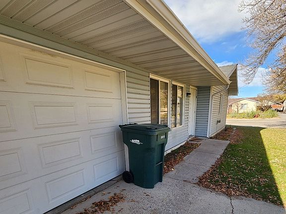 3rd image of 611 Wildrose Ln #611