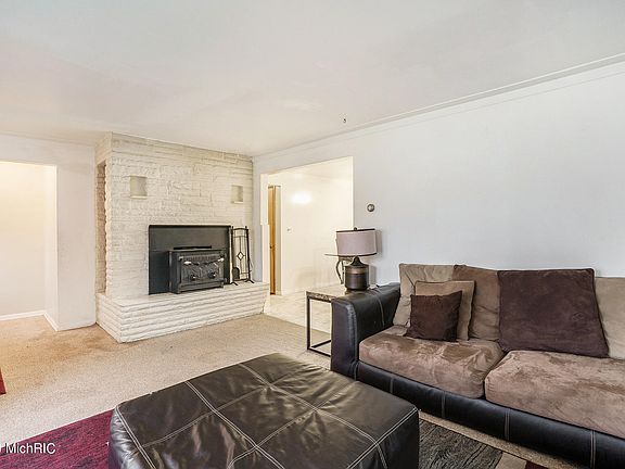 3rd image of 37 Dunton Ave