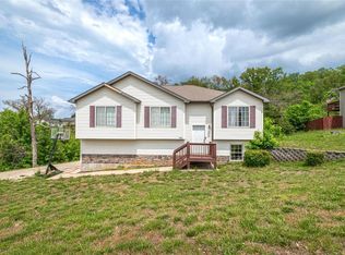 106 Lakeview Ct, Saint Robert, MO 65584