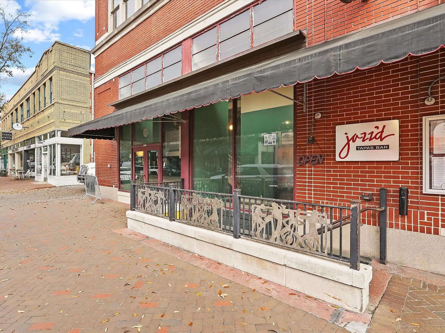 122 W Broughton St — Photo 4