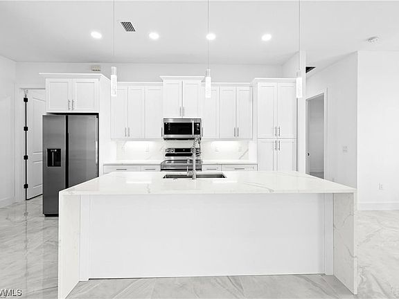 4th image of 512 E Juanita Pl