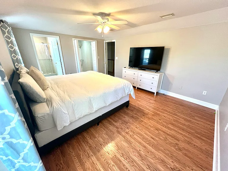 Master King furnished