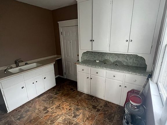 4th image of 217-19 Liberty St #1