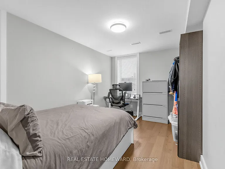 133 Cowan Ave #UPPER — Photo 33