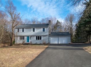 8 Skidmore Ln, Sandy Hook, CT 06482