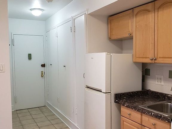 5th image of 129 W 74th St APT 4B