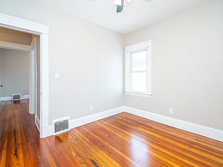 10712 Fidelity Ave #UP — Photo 15