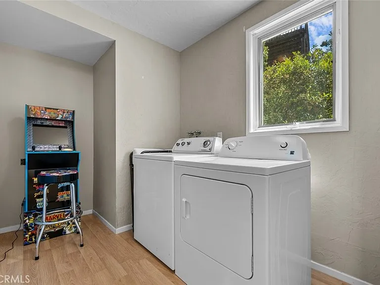 2304 Woodland Dr — Photo 12